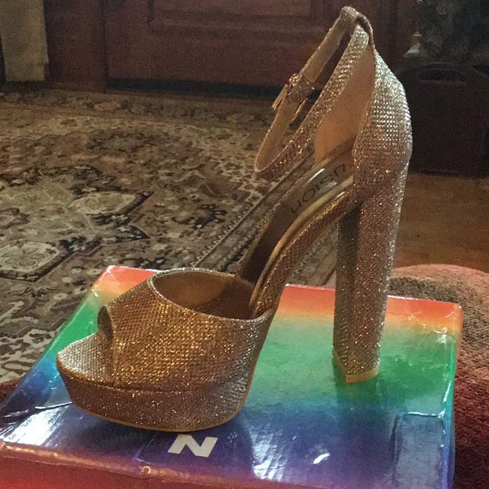 Fusion Gold Shimmer Platform Heel  New in box